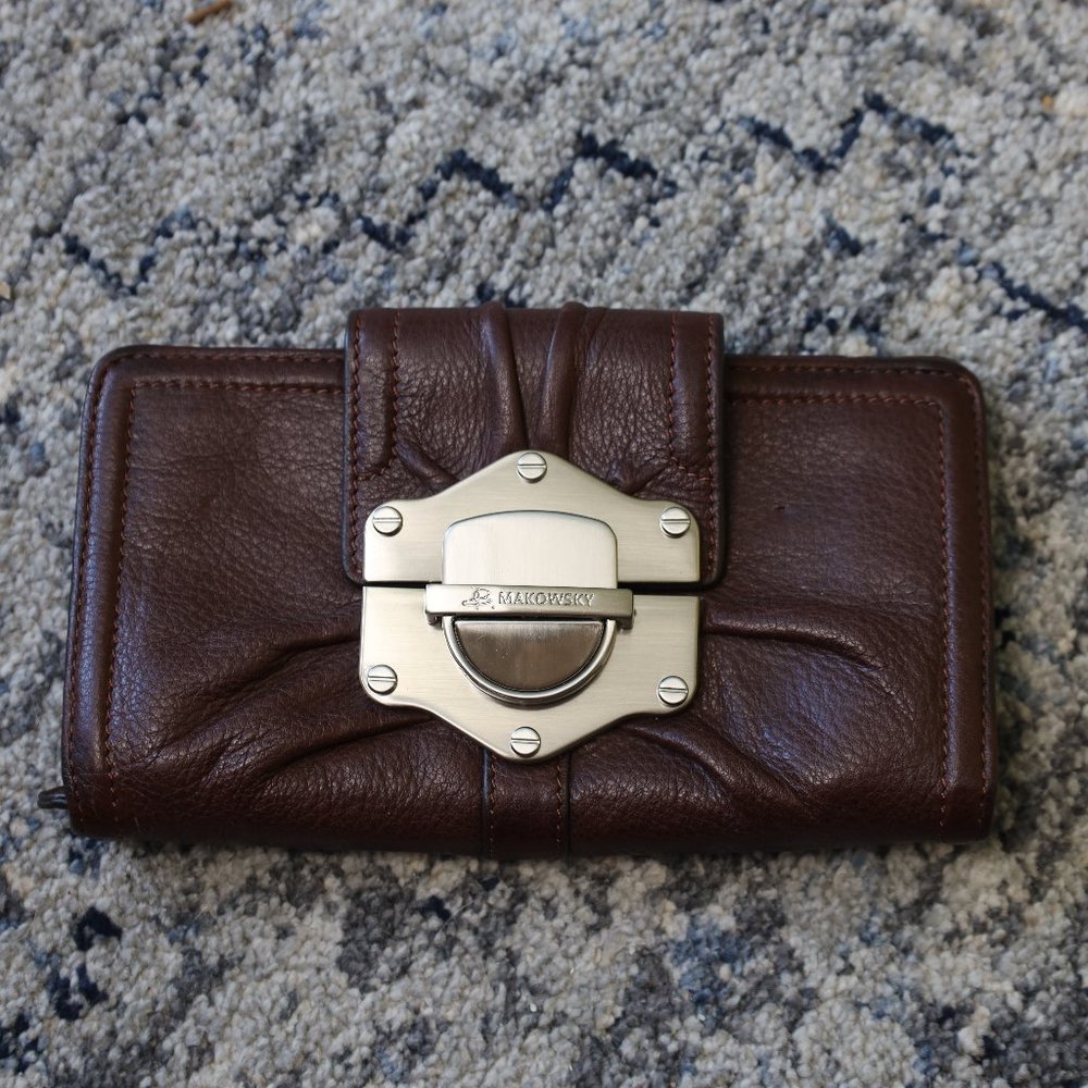 Y2K Vibes: B. Makowsky Brown Leather Clutch Wallet with Silver Buckle
